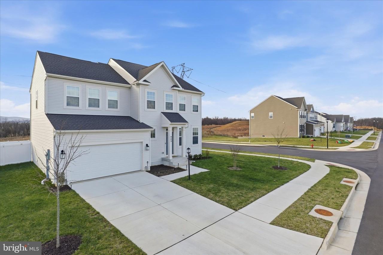 889 Barksdale Dr - Photo 2 of 50