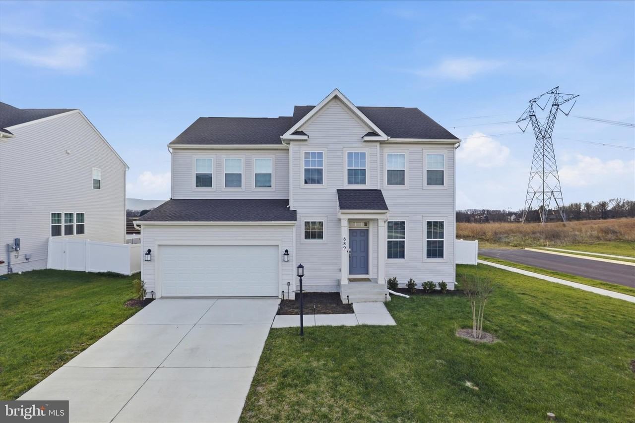 889 Barksdale Dr - Photo 3 of 50