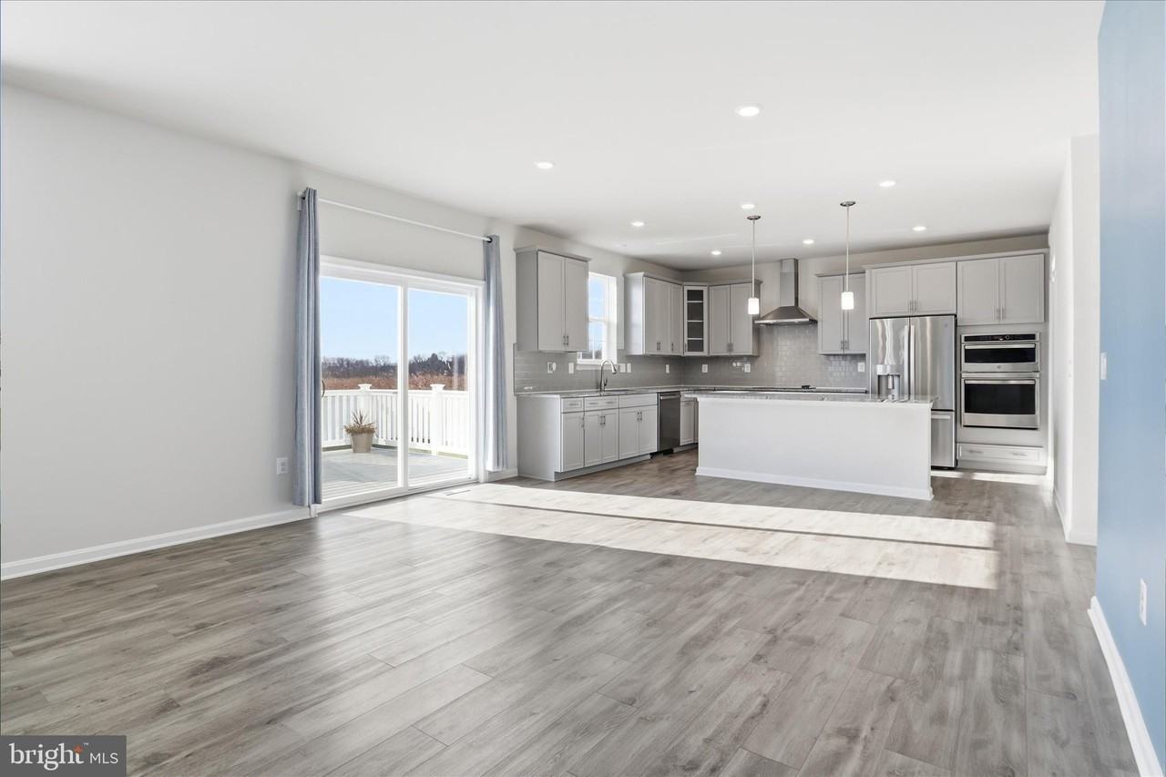 889 Barksdale Dr - Photo 4 of 50