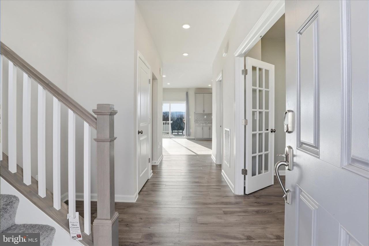 889 Barksdale Dr - Photo 5 of 50