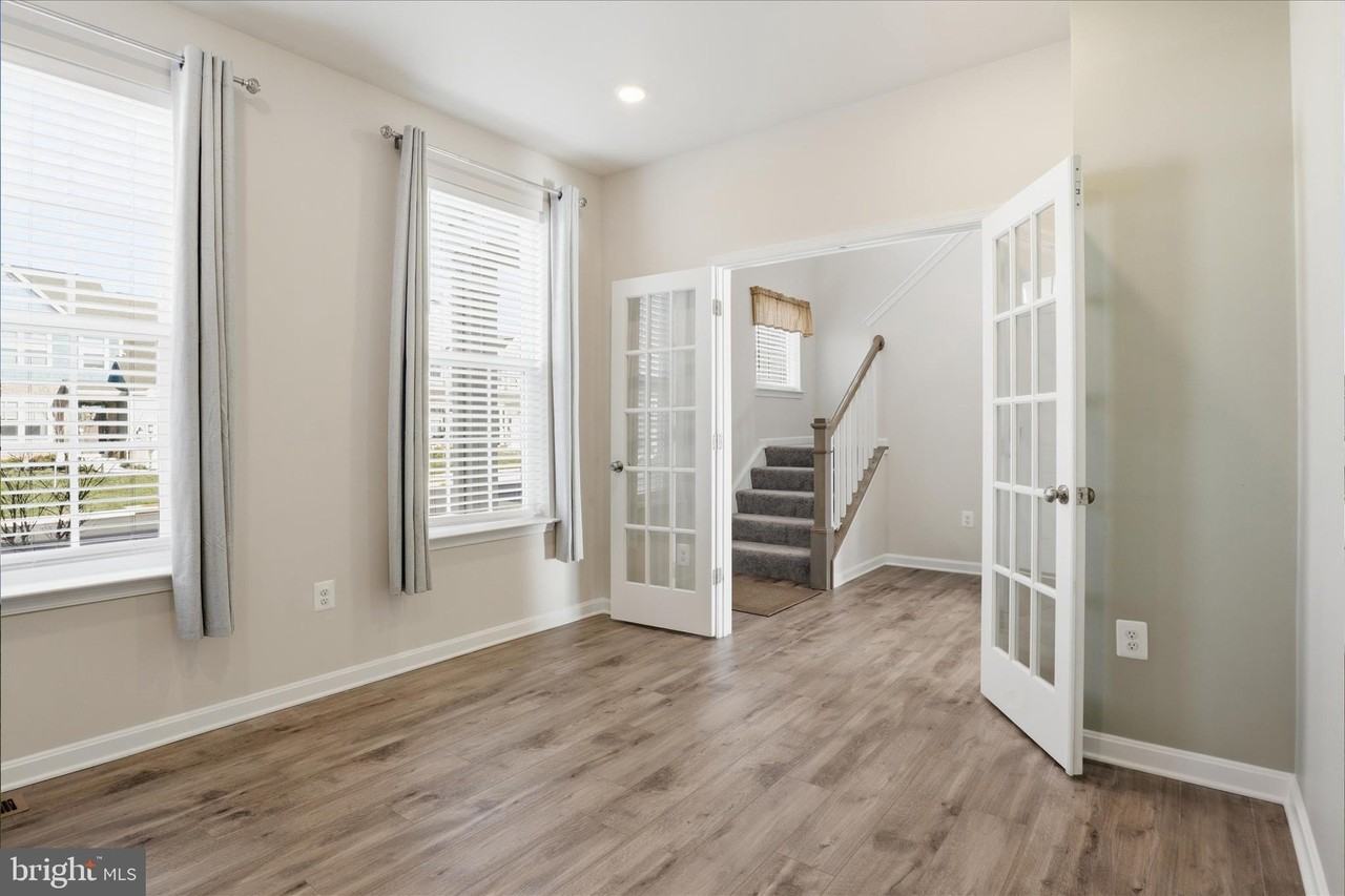 889 Barksdale Dr - Photo 6 of 50