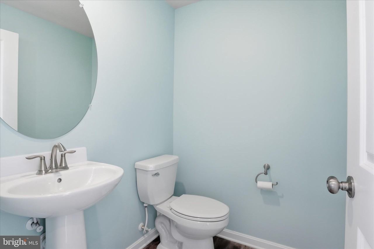 889 Barksdale Dr - Photo 7 of 50