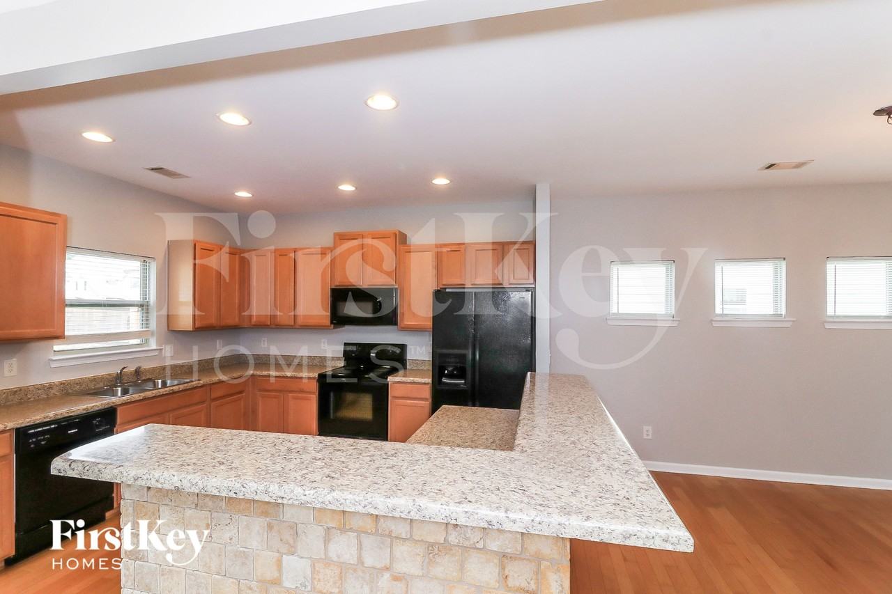 7271 Silk Tree Pointe - Photo 5 of 15