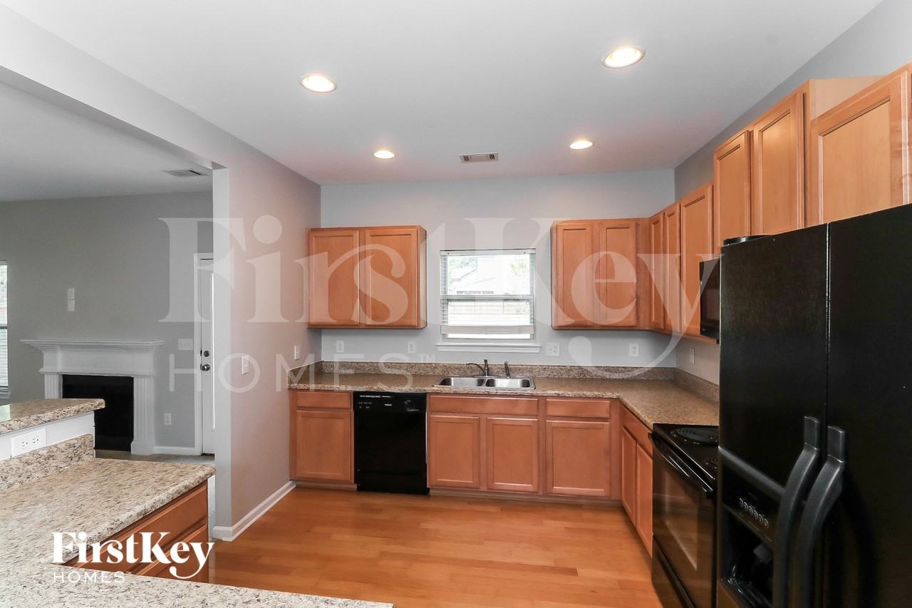 7271 Silk Tree Pointe - Photo 6 of 15