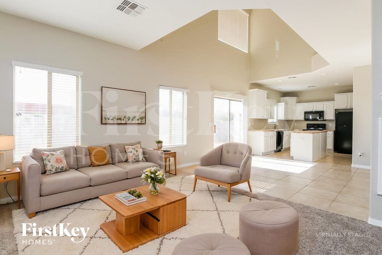 7111 N 27th Ln - Photo 4 of 19