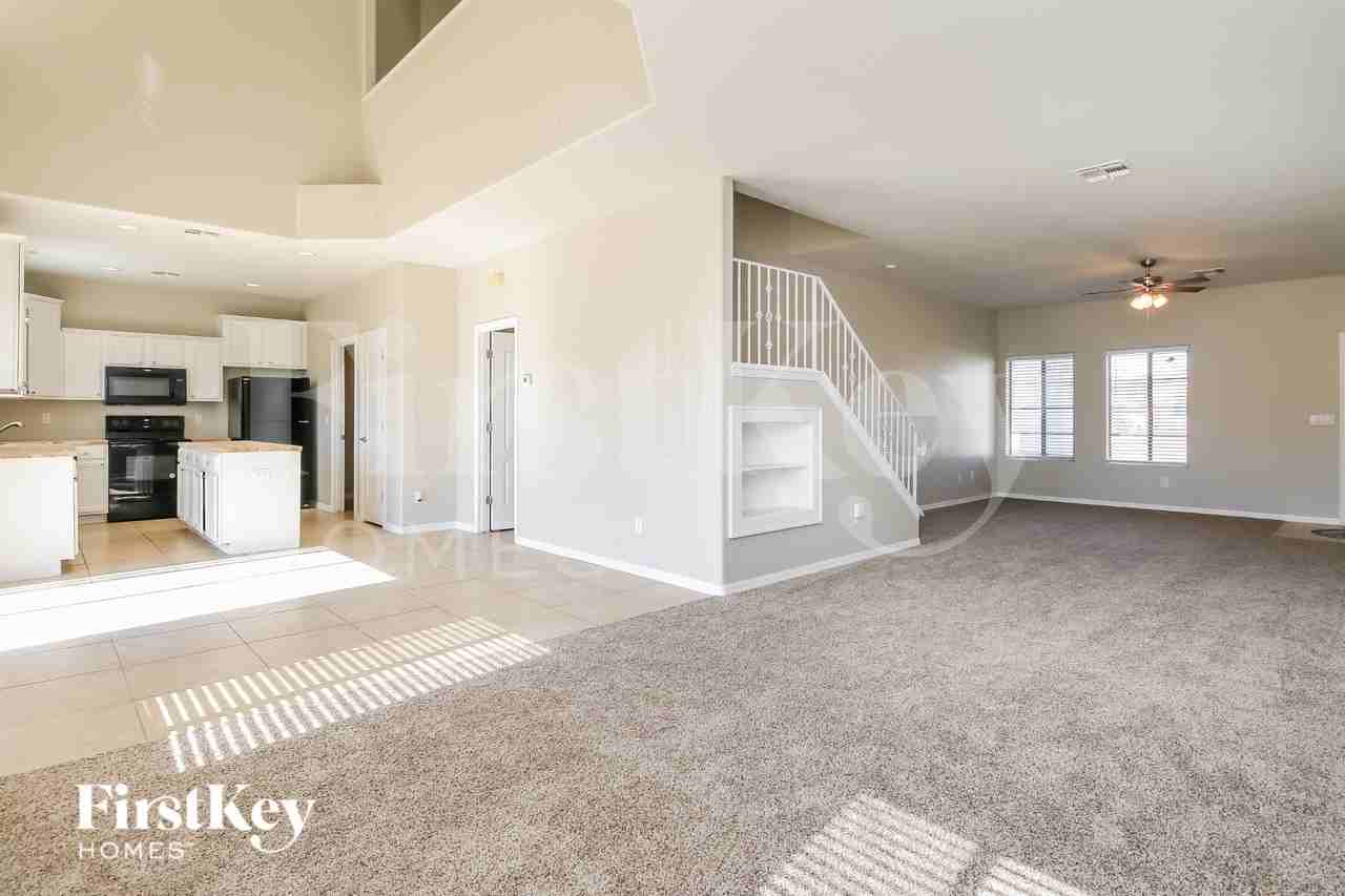 7111 N 27th Ln - Photo 5 of 19