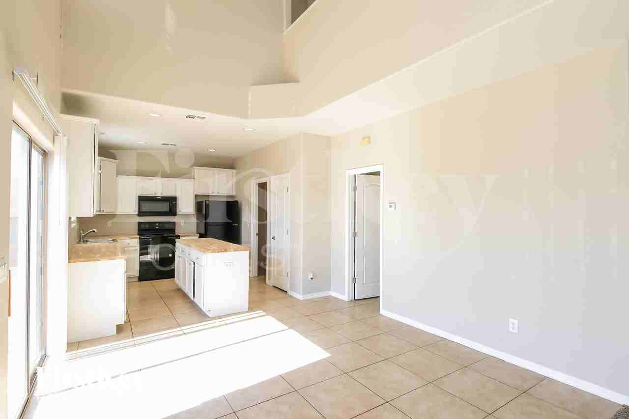 7111 N 27th Ln - Photo 6 of 19