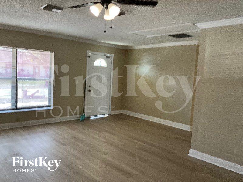 5484 Thurston Ave - Photo 2 of 12