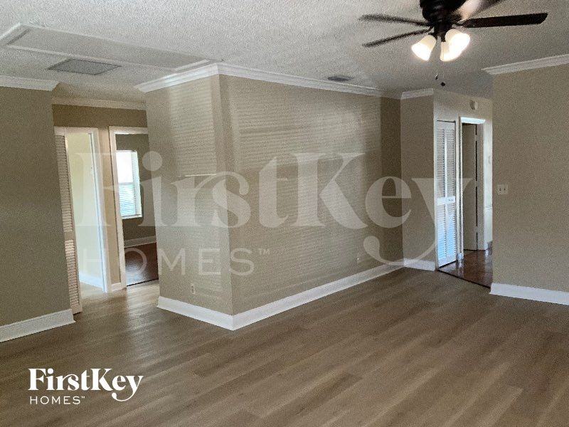 5484 Thurston Ave - Photo 5 of 12