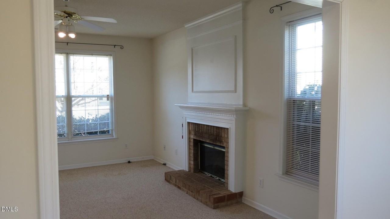 5907 Whisperwood Dr - Photo 5 of 21