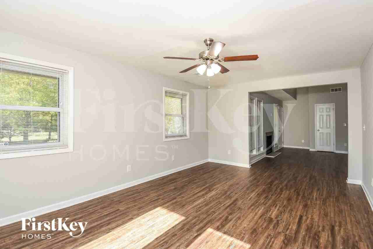 4800 Victoria Ln - Photo 2 of 16