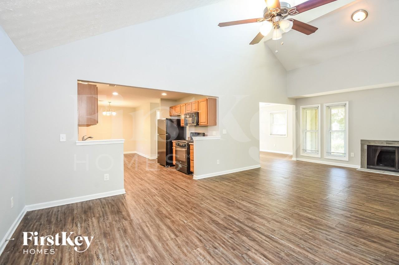 4800 Victoria Ln - Photo 4 of 16