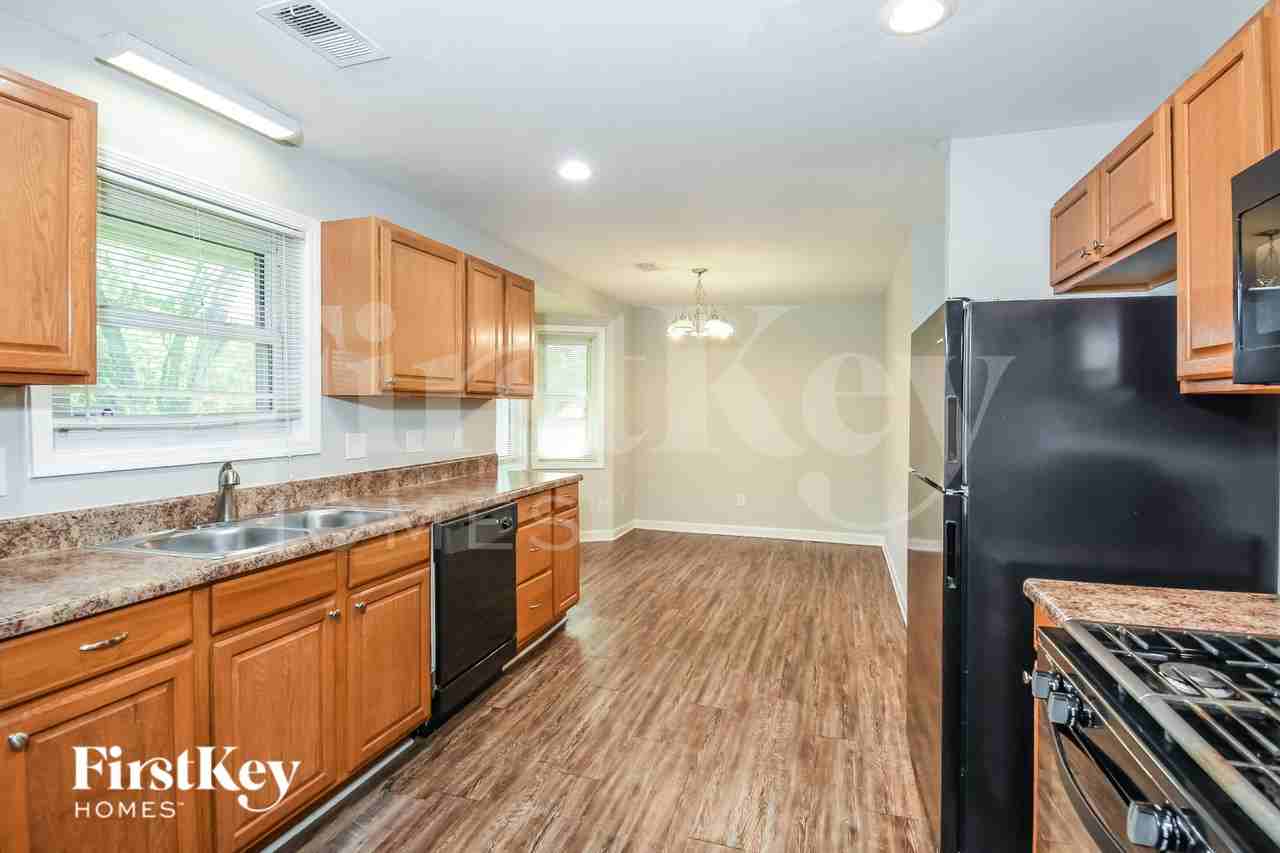 4800 Victoria Ln - Photo 5 of 16