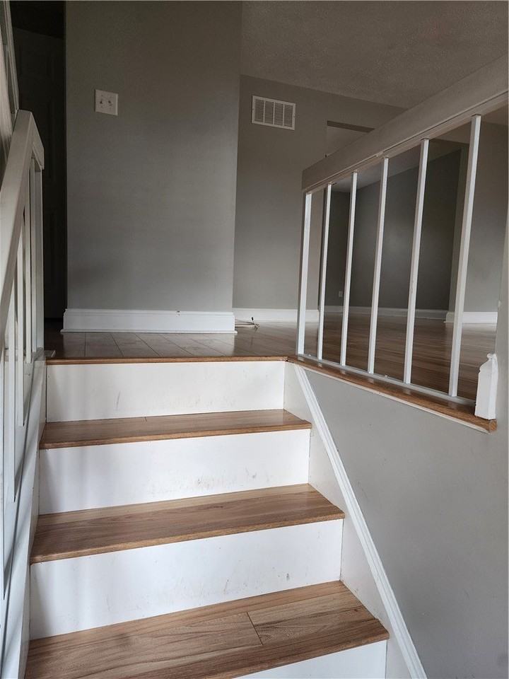 240 Quail Run Rd - Photo 2 of 32