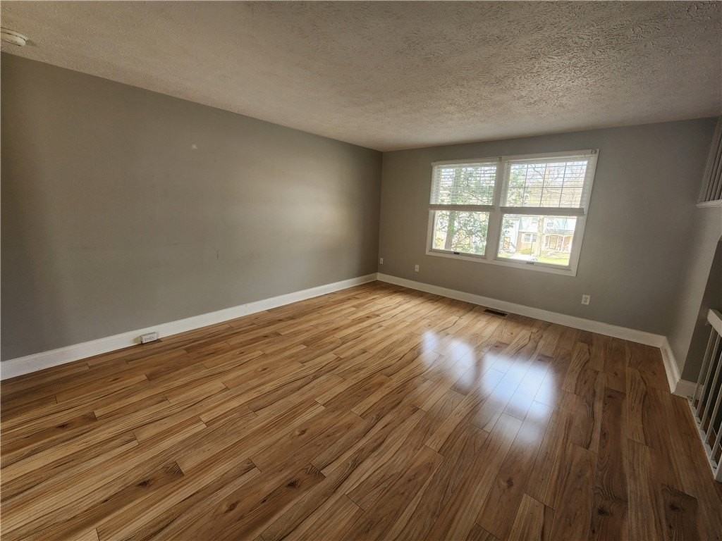 240 Quail Run Rd - Photo 4 of 32