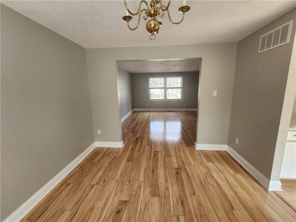 240 Quail Run Rd - Photo 5 of 32