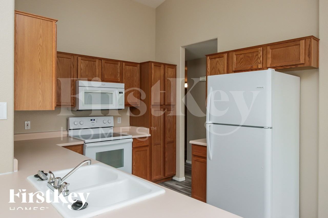 4128 W Solar Dr - Photo 5 of 16