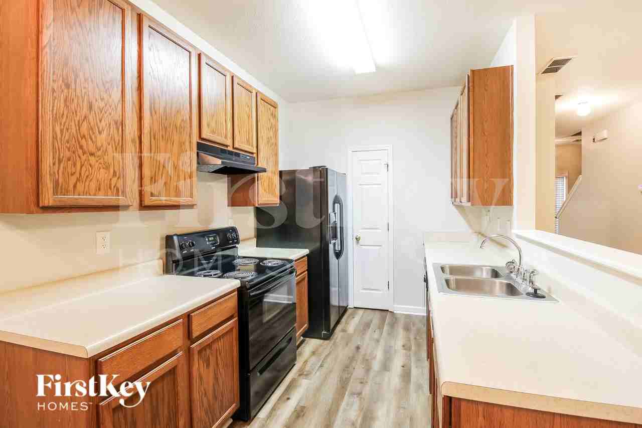 243 Brookview Dr - Photo 5 of 16