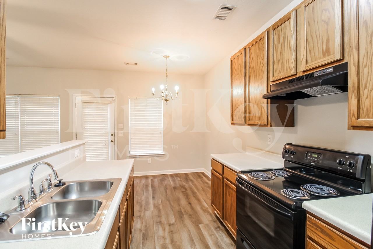 243 Brookview Dr - Photo 6 of 16