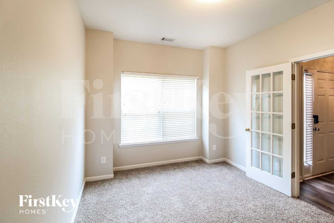 243 Brookview Dr - Photo 7 of 16