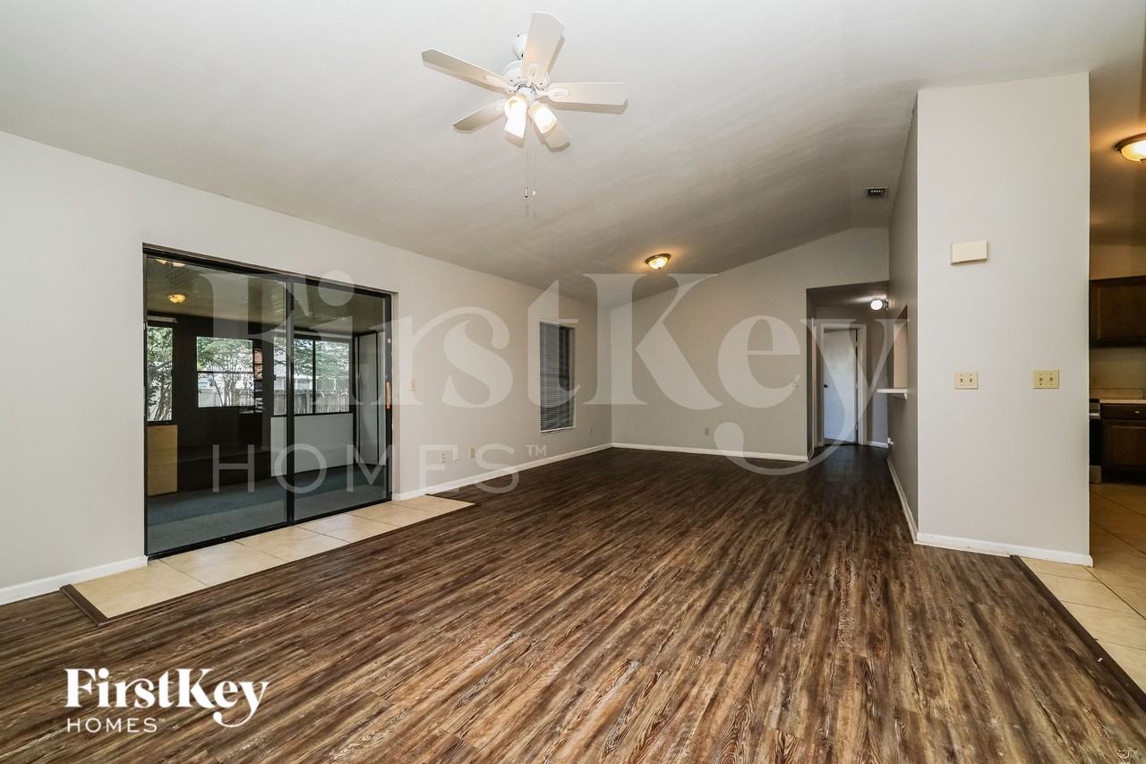 1907 Landside Dr - Photo 2 of 20
