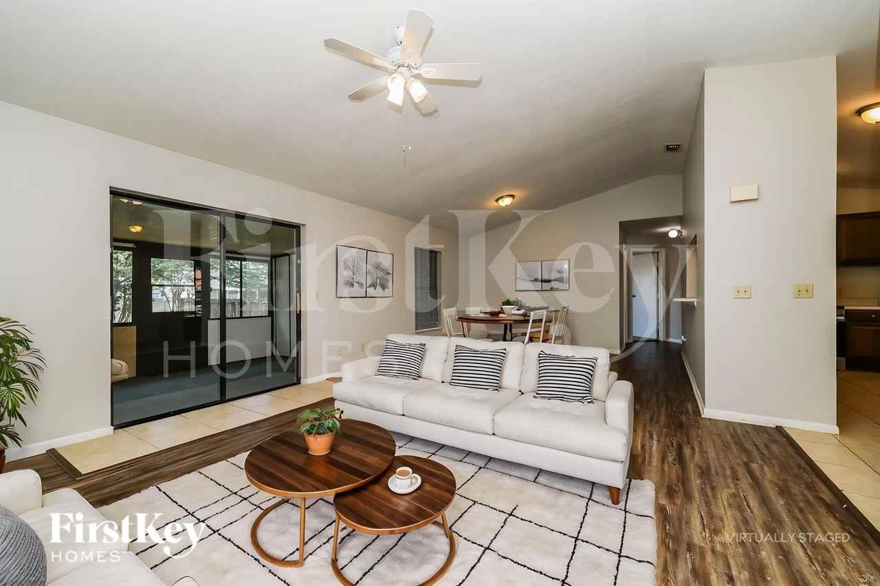 1907 Landside Dr - Photo 3 of 20