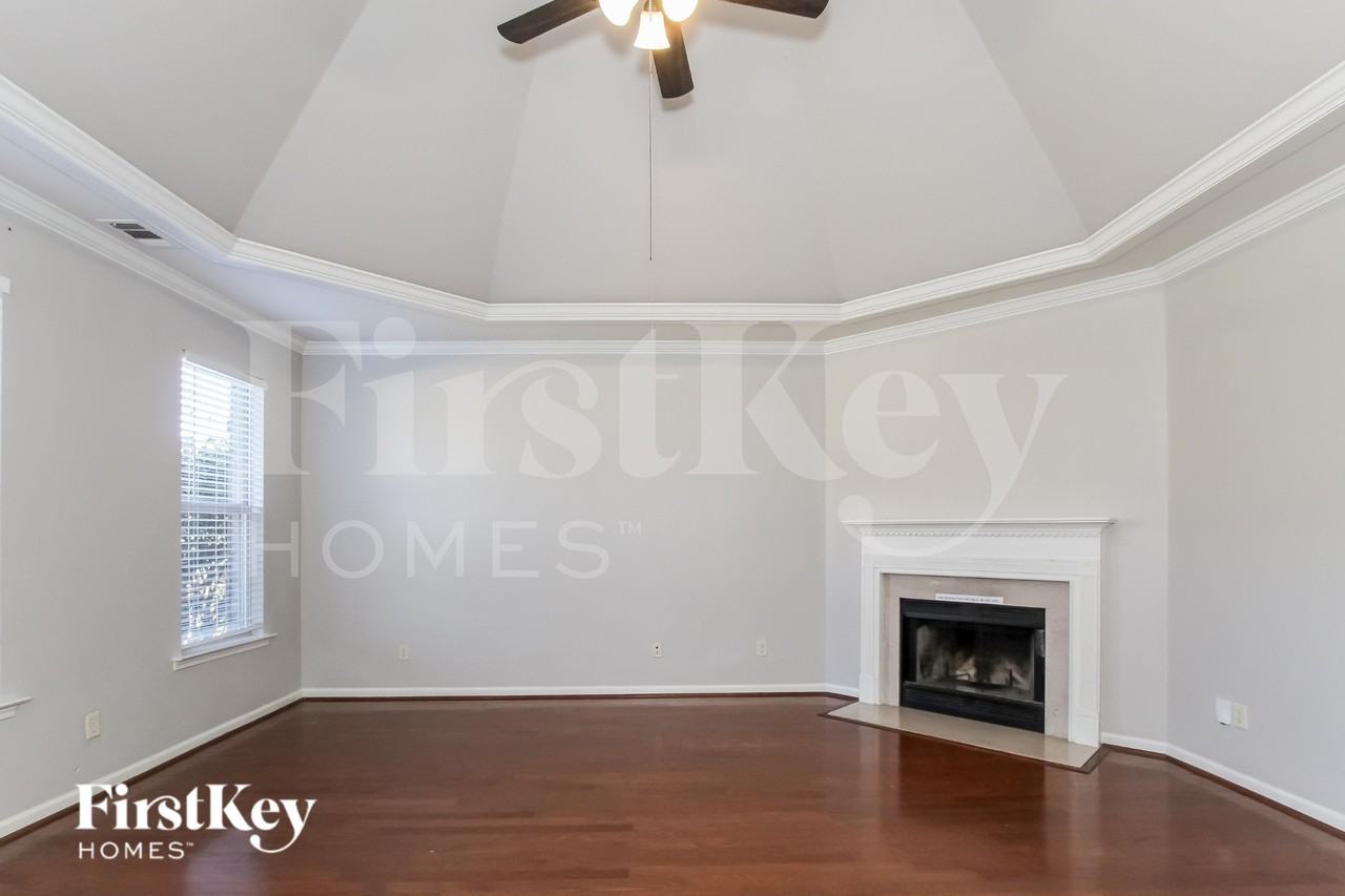 1298 Easterwood Blvd - Photo 2 of 19