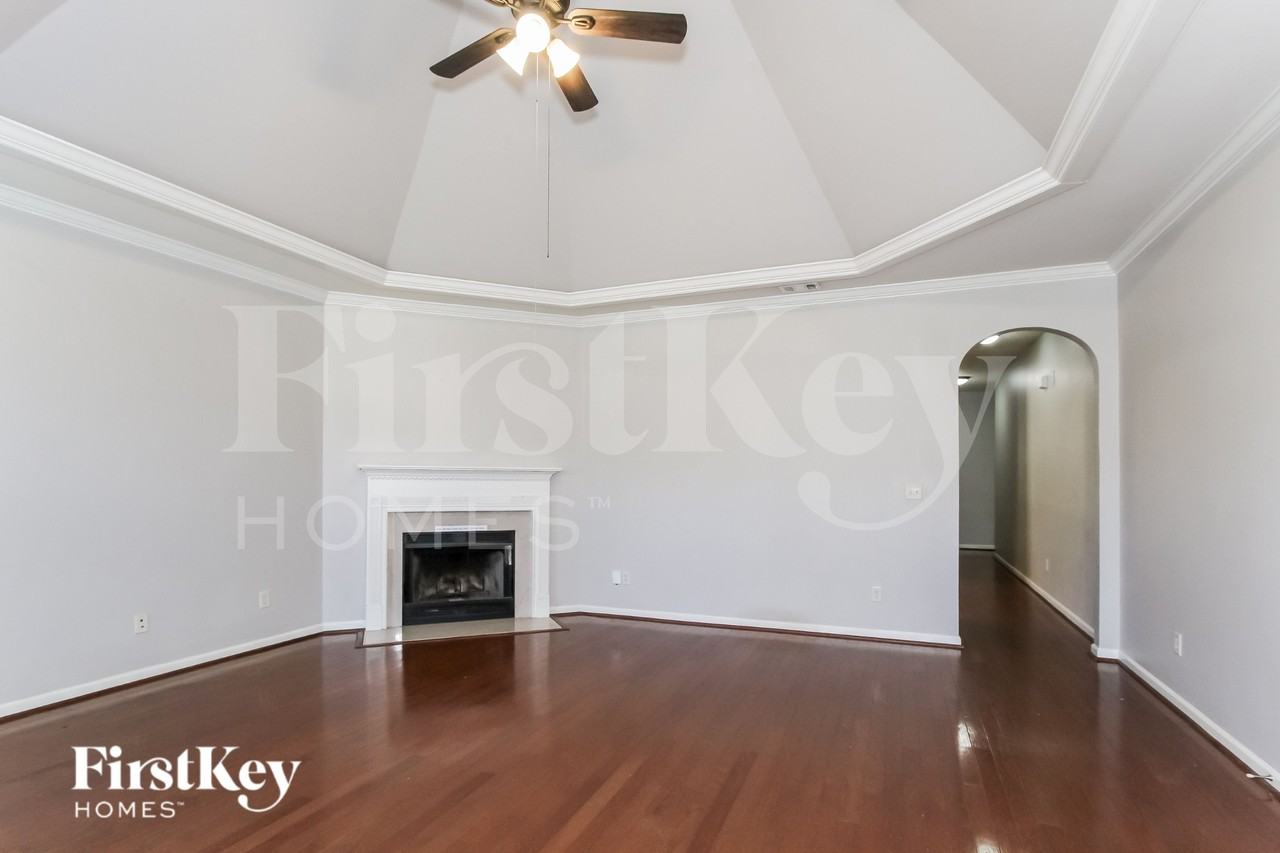 1298 Easterwood Blvd - Photo 3 of 19