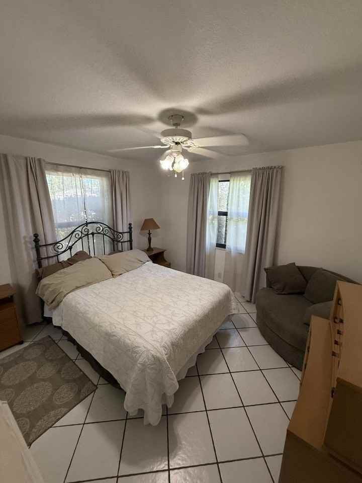 2507 Canterbury Dr N - Photo 2 of 14