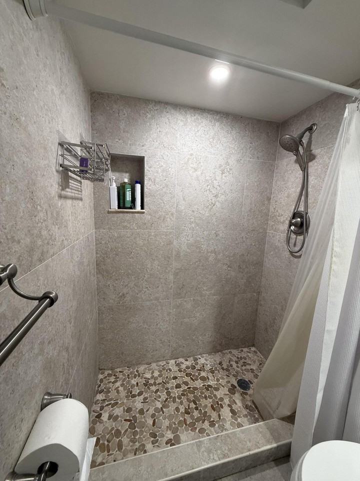 2507 Canterbury Dr N - Photo 6 of 14