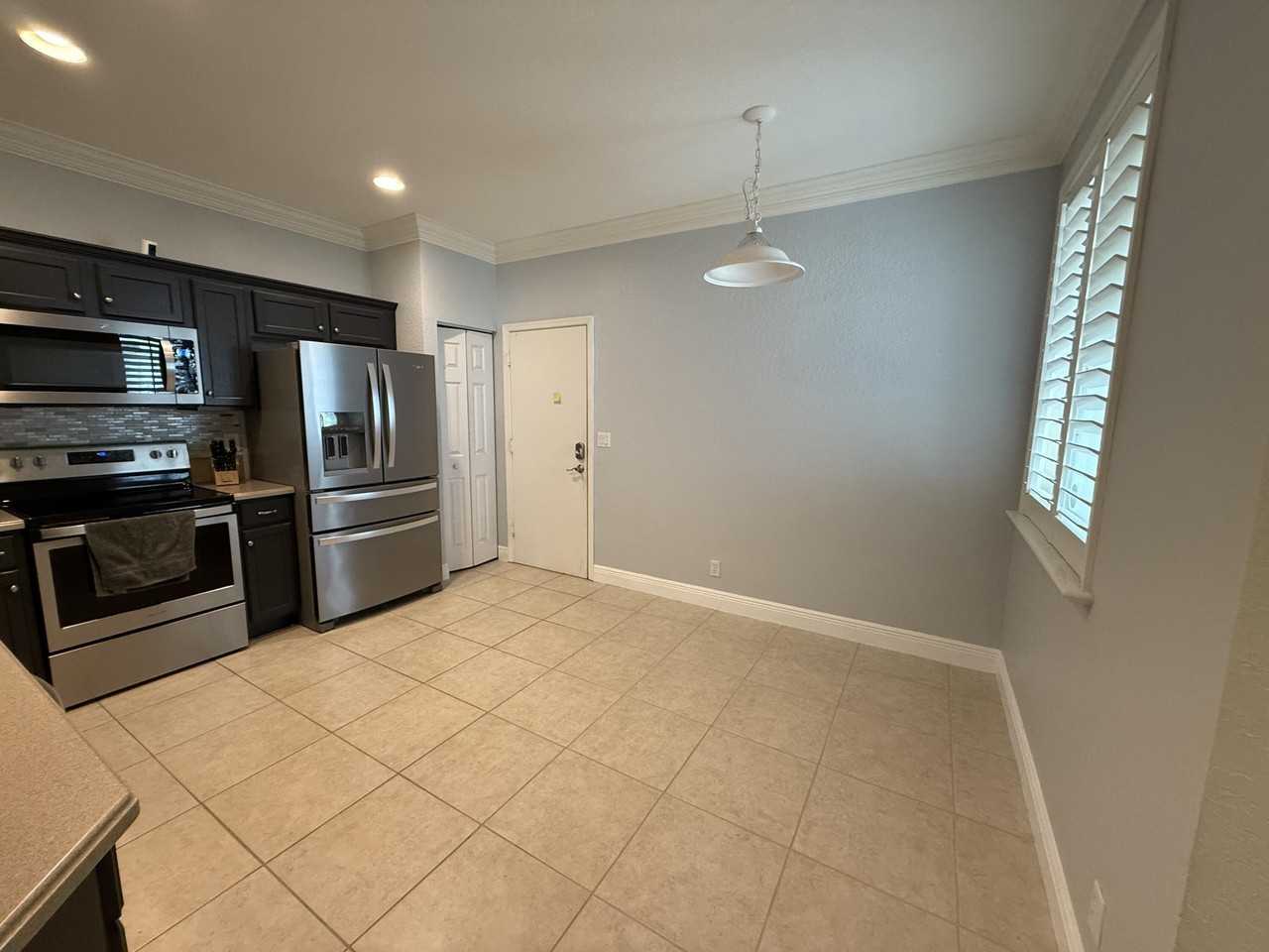 2136 Oakmont Dr - Photo 5 of 34