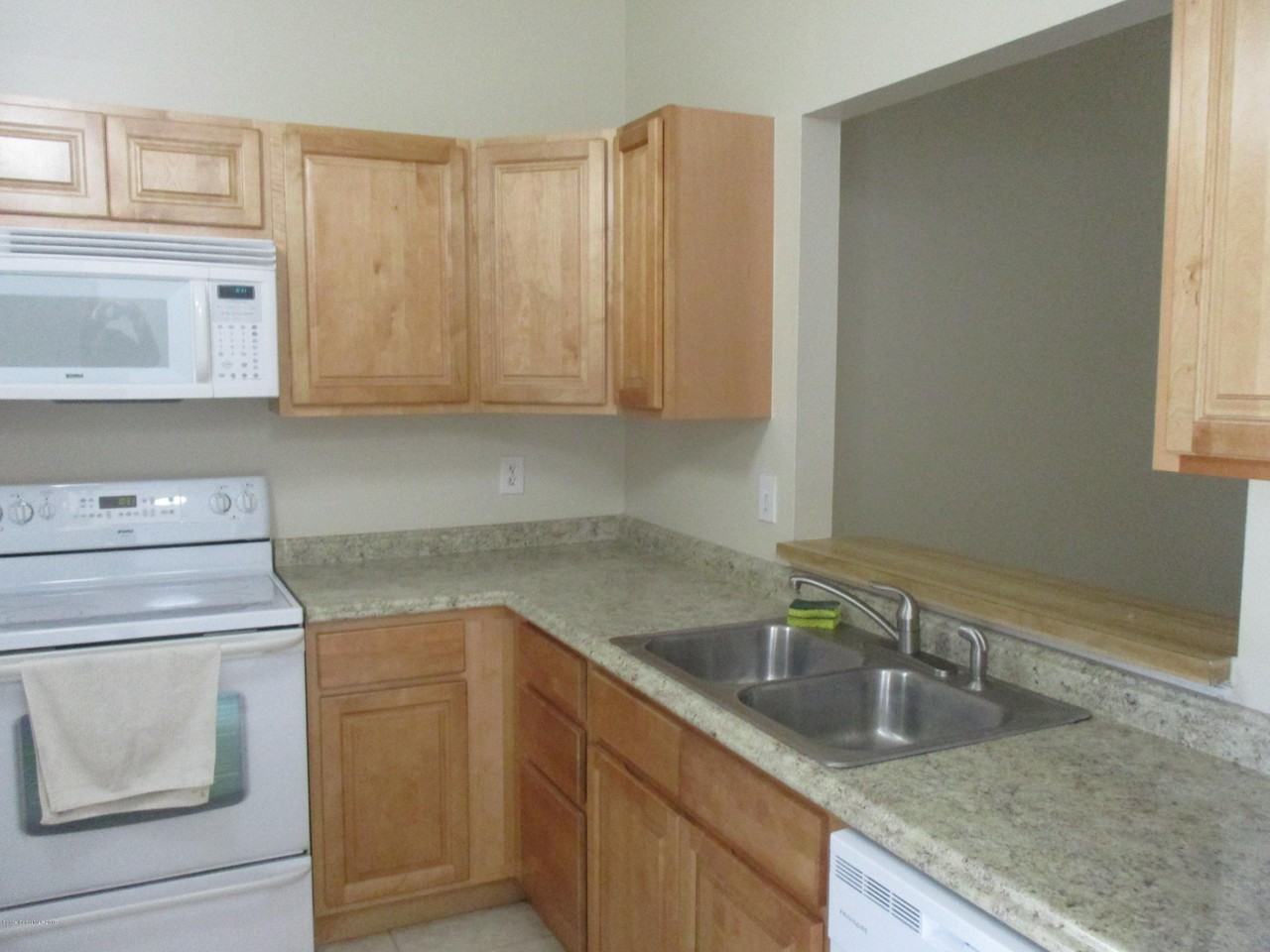 1750 Windsor Ave Se - Photo 5 of 30