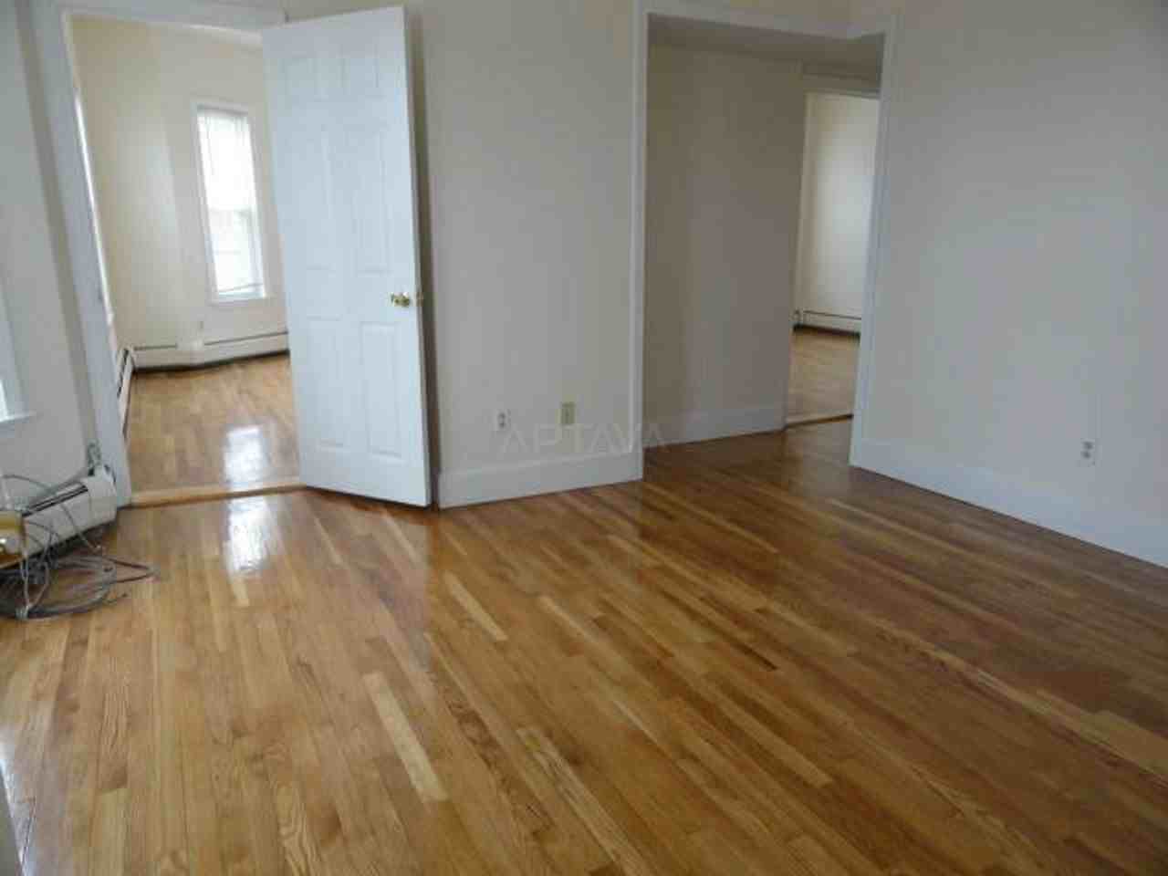 38 Bond St #2R - Photo 5 of 6