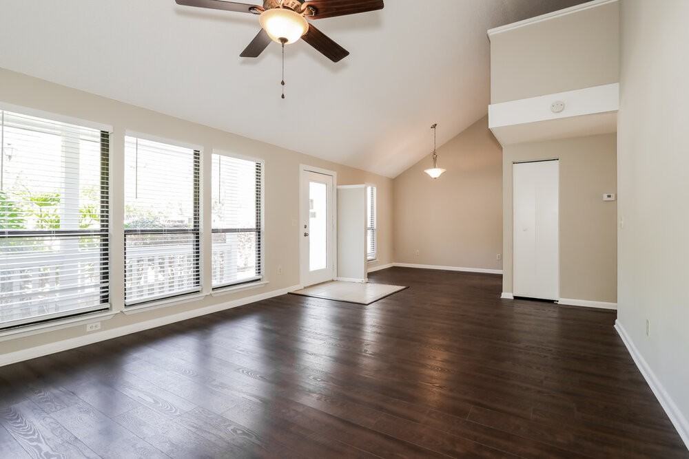 11159 Wethersfield Ct - Photo 7 of 17