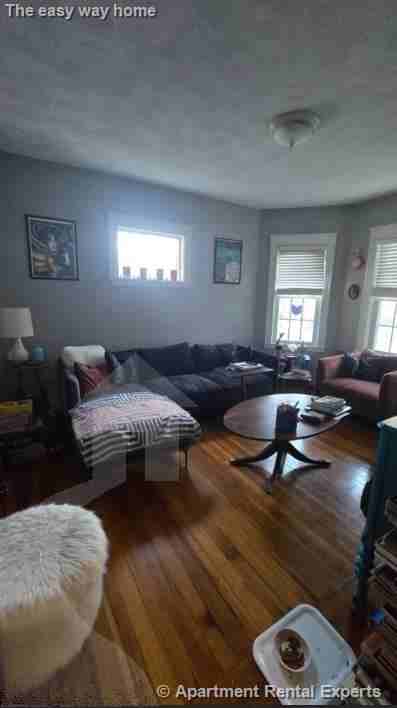 835 Fellsway - Photo 6 of 15