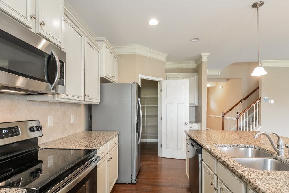 22 Stonemoor Cir - Photo 5 of 17