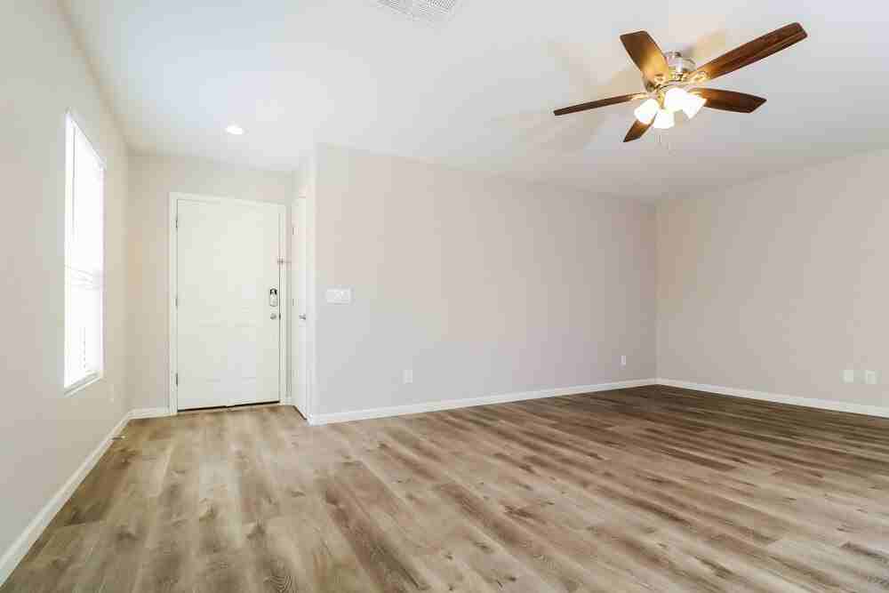 10043 N 115th Dr - Photo 4 of 16