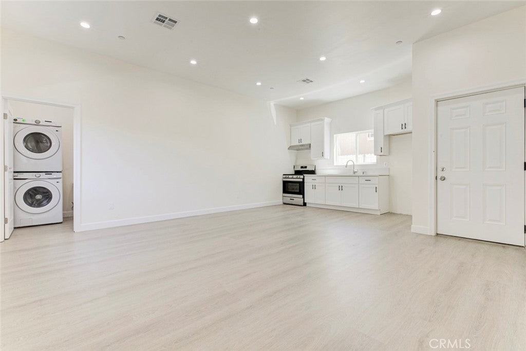 7044 Greeley St - Photo 3 of 20