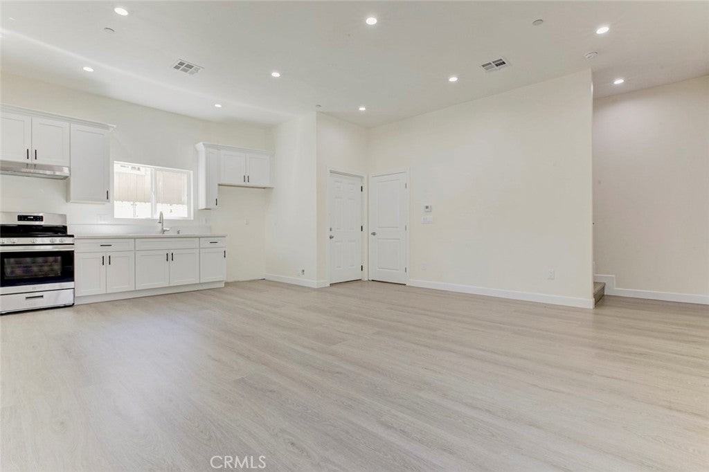 7044 Greeley St - Photo 4 of 20