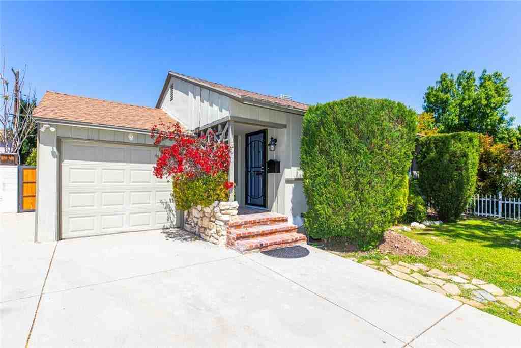 17425 Emelita St - Photo 2 of 29