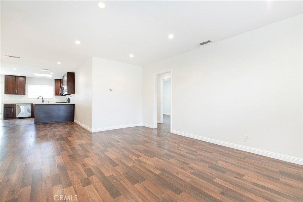 17425 Emelita St - Photo 3 of 29