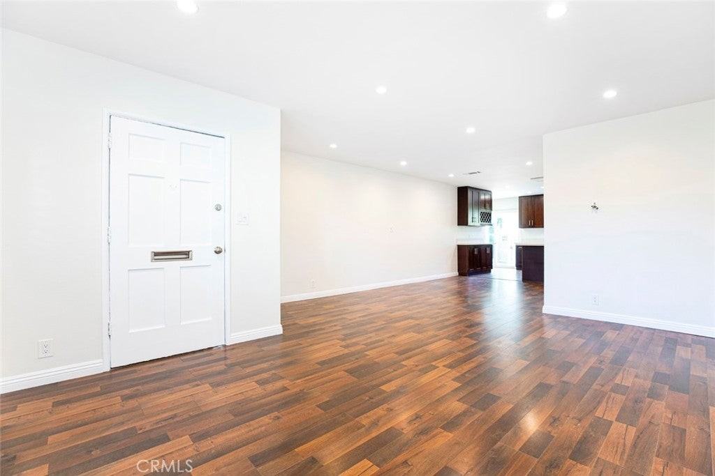 17425 Emelita St - Photo 4 of 29