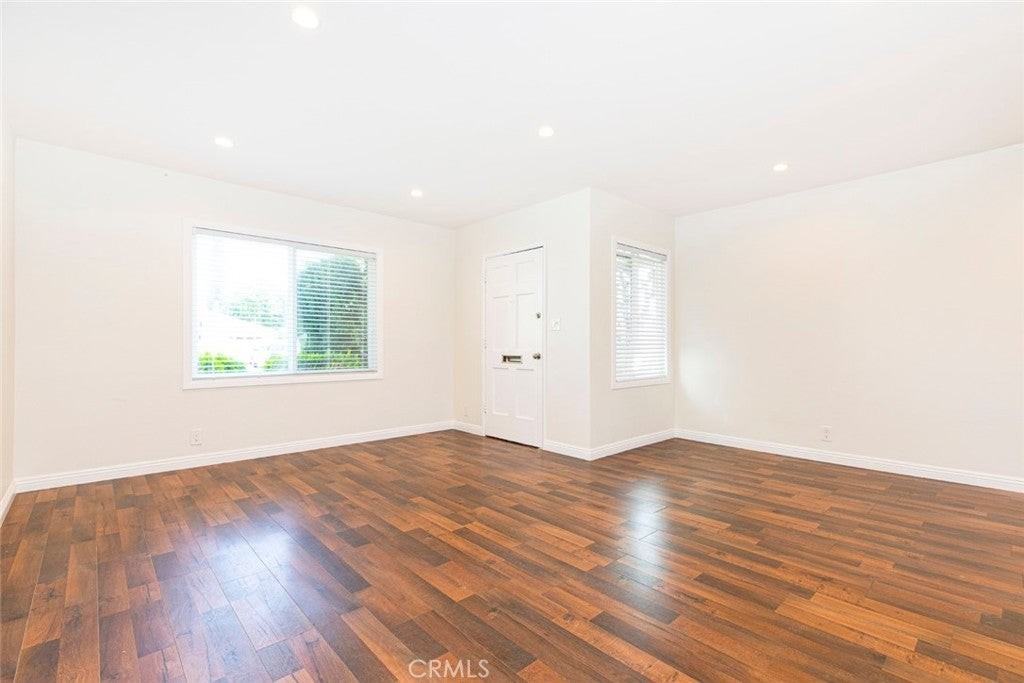 17425 Emelita St - Photo 5 of 29