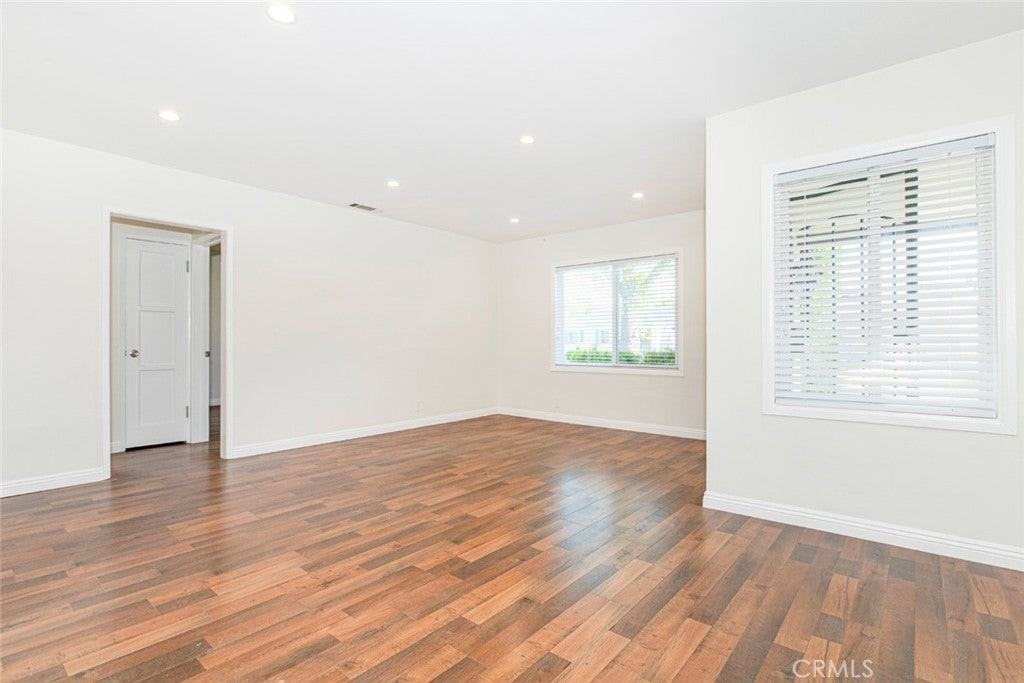 17425 Emelita St - Photo 6 of 29