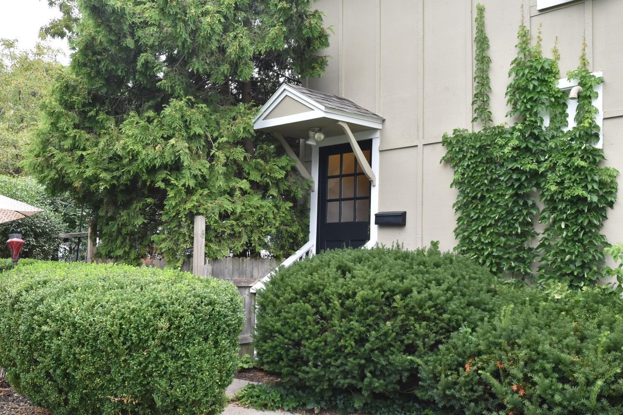 661 S Lake Shore Dr - Photo 2 of 28