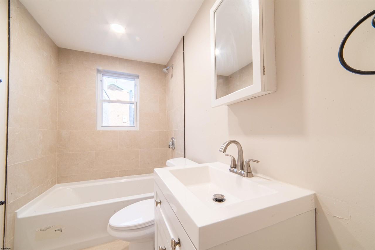 115 N Delancy Pl - Photo 2 of 9