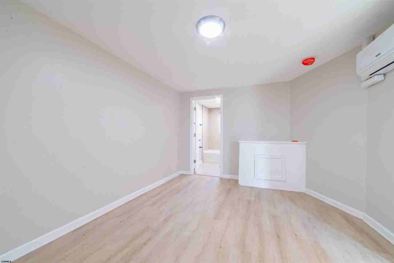 115 N Delancy Pl - Photo 4 of 9