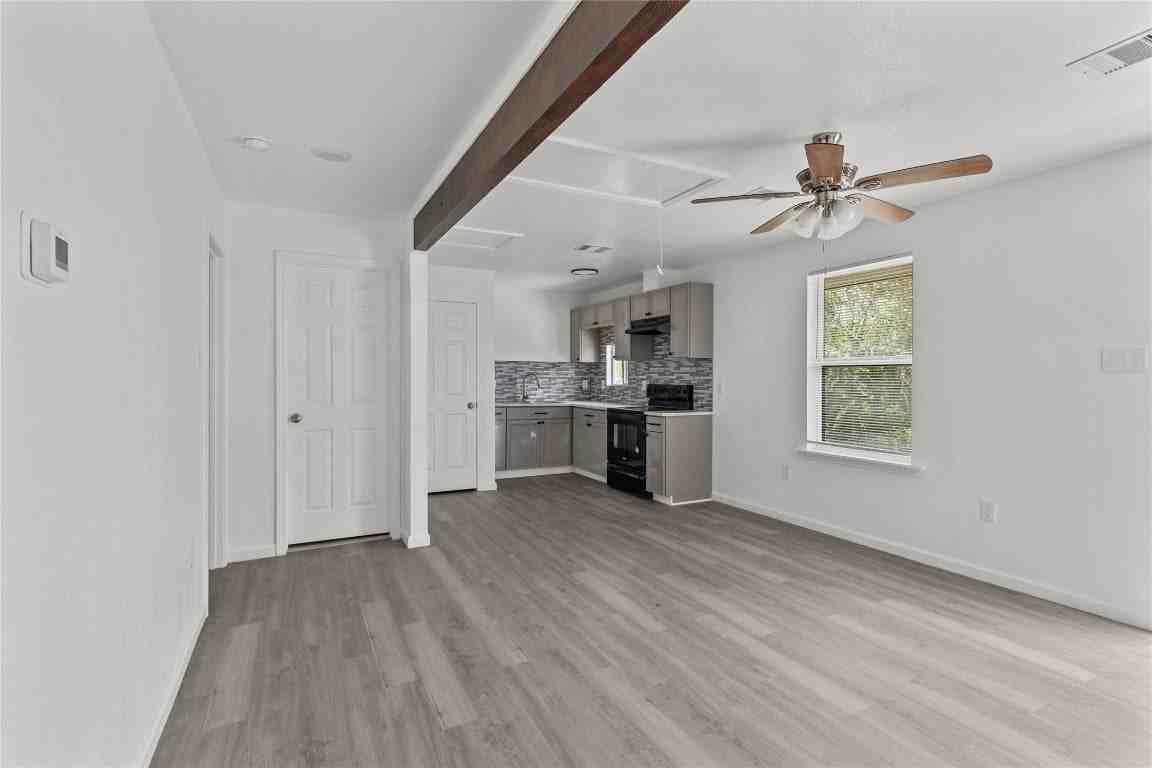 316 20th St - Photo 5 of 6