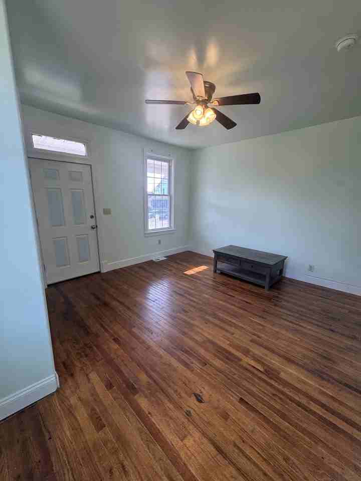 332 E Broadway - Photo 5 of 37