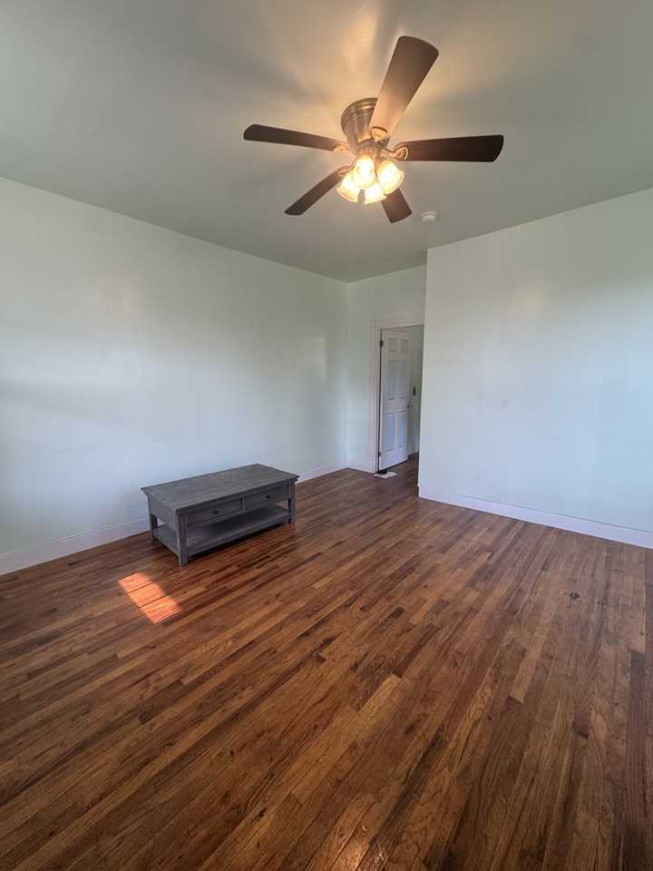 332 E Broadway - Photo 6 of 37